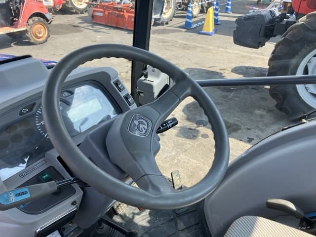 Tractor — Auction (lot 8458-2001)