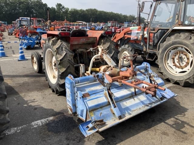 Tractor — Auction (lot 8458-2003)