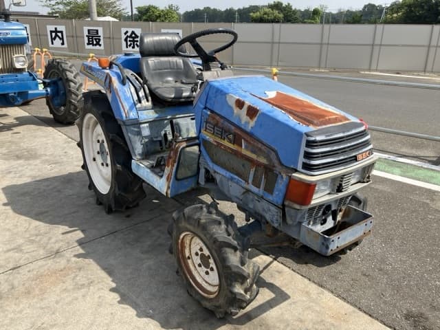 Tractor — Auction (lot 8458-2004)