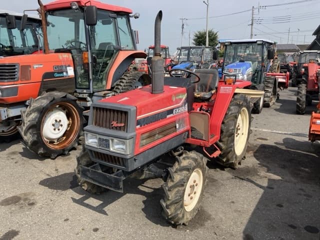 Tractor — Auction (lot 8458-2009)