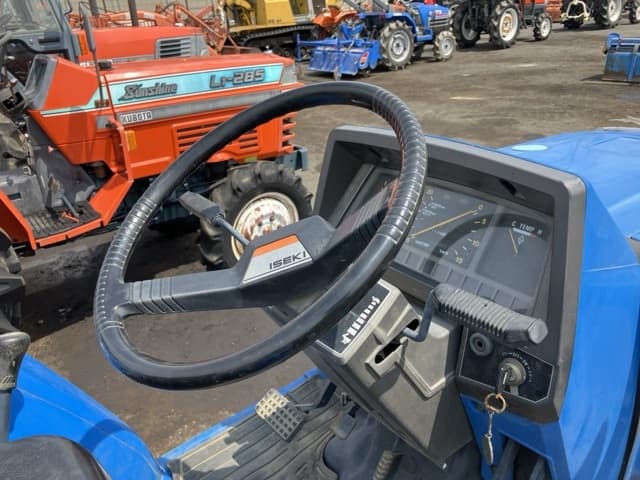 Tractor — Auction (lot 8458-2013)