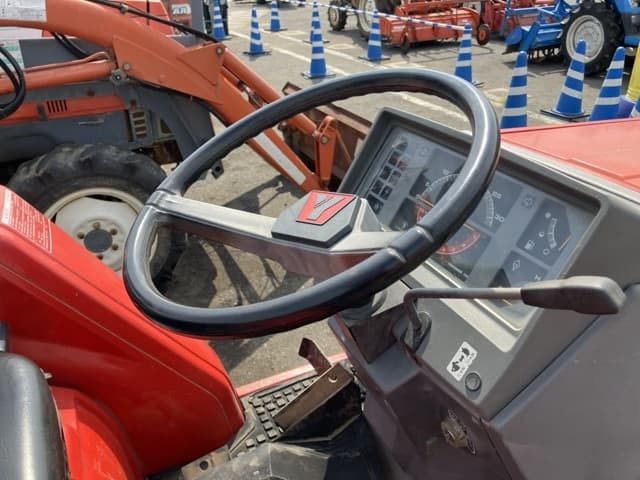 Tractor — Auction (lot 8458-2025)