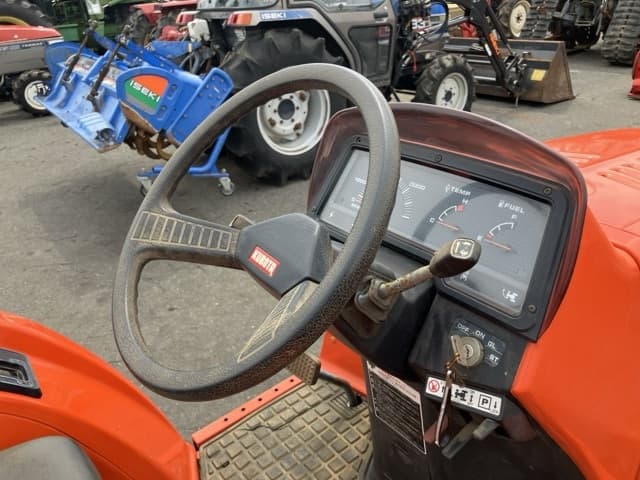 Tractor — Auction (lot 8458-2028)
