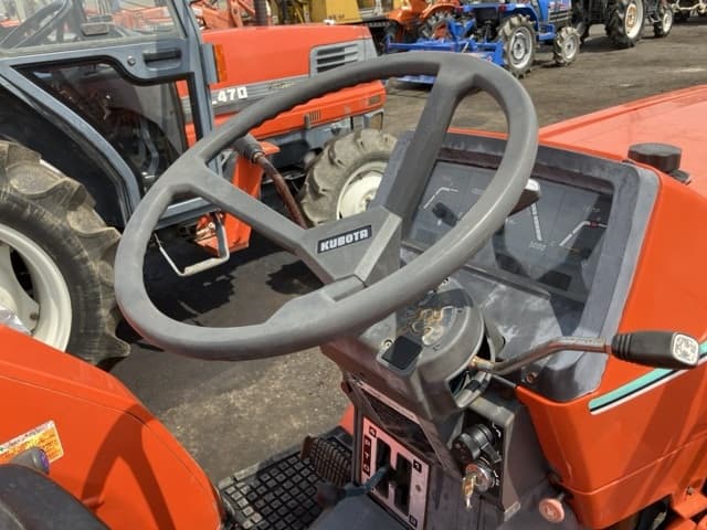 Tractor — Auction (lot 8458-2031)