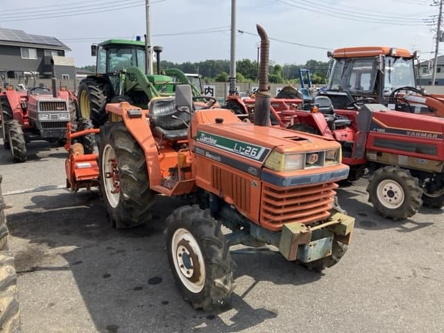 Tractor — Auction (lot 8458-2033)