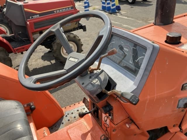Tractor — Auction (lot 8458-2033)
