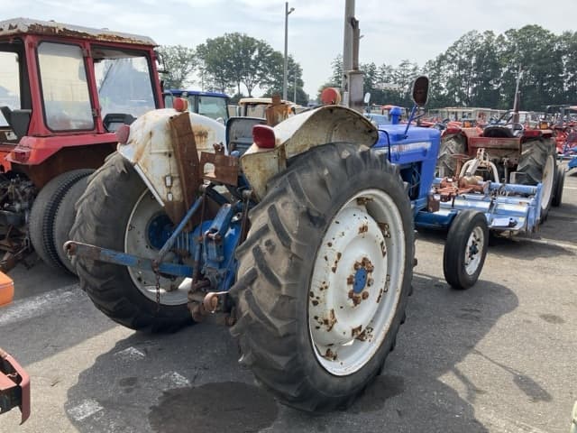 Tractor — Auction (lot 8458-2038)