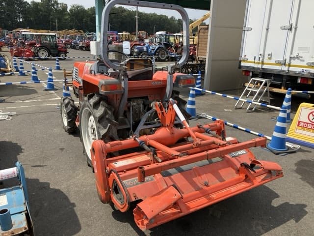 Tractor — Auction (lot 8458-2041)