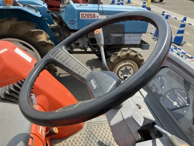 Tractor — Auction (lot 8458-2041)