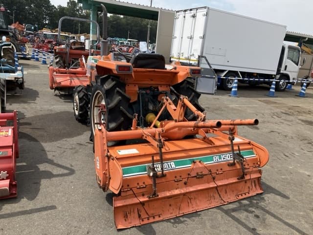 Tractor — Auction (lot 8458-2042)