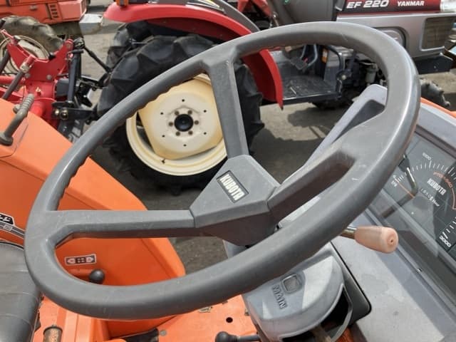 Tractor — Auction (lot 8458-2042)