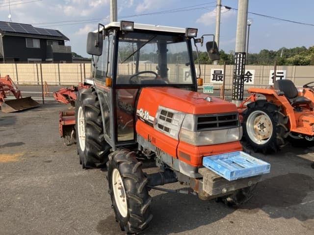 Tractor — Auction (lot 8458-2045)