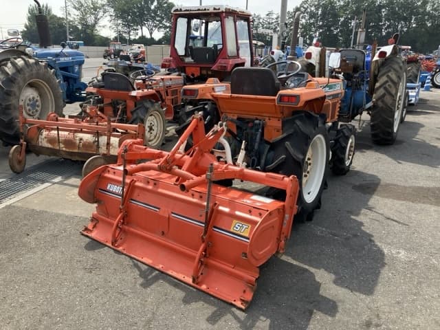 Tractor — Auction (lot 8458-2050)