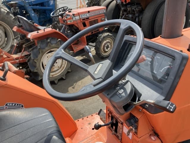 Tractor — Auction (lot 8458-2050)