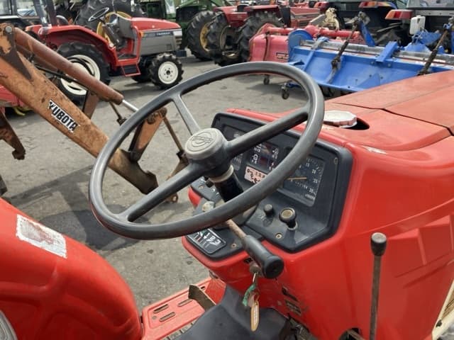 Tractor — Auction (lot 8458-2058)