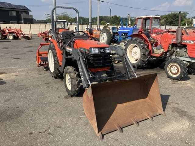 Tractor — Auction (lot 8458-2064)