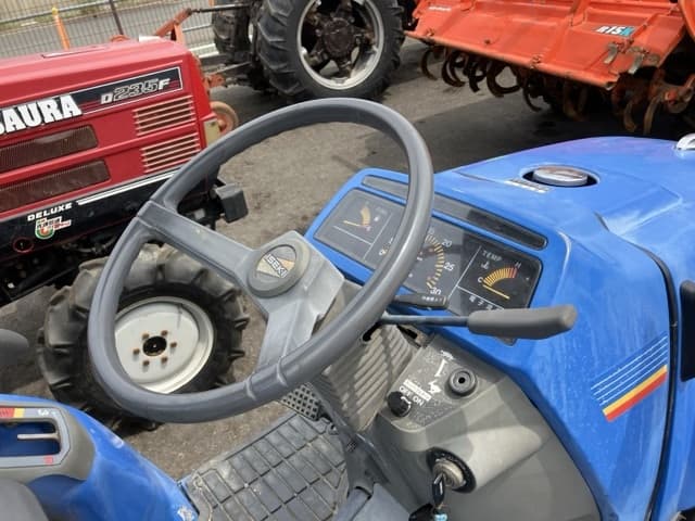 Tractor — Auction (lot 8458-2076)