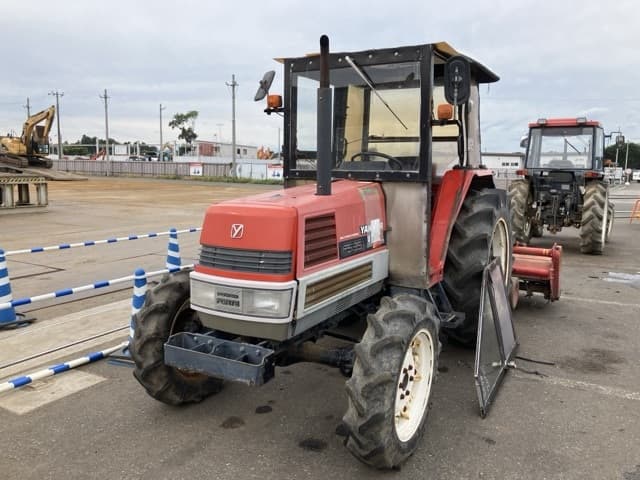 Tractor — Auction (lot 8458-2077)