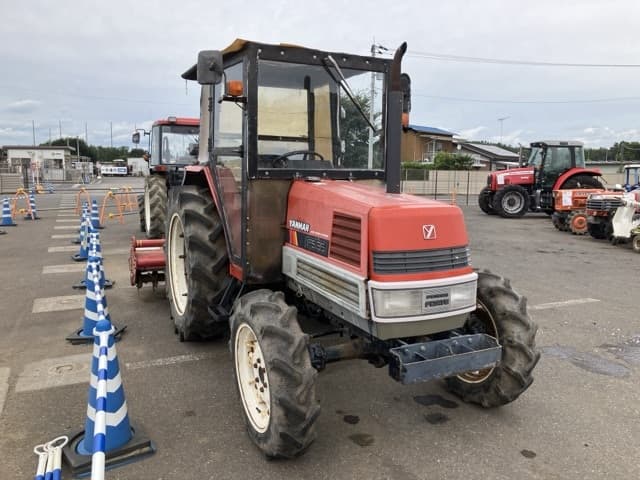 Tractor — Auction (lot 8458-2077)