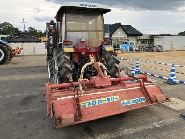 Tractor — Auction (lot 8458-2077)