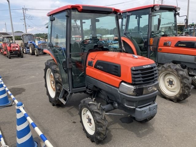 Tractor — Auction (lot 8458-2084)