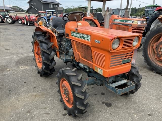 Tractor — Auction (lot 8458-2100)