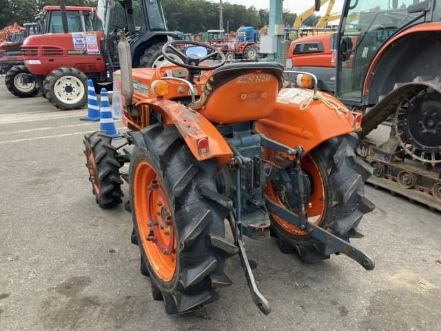 Tractor — Auction (lot 8458-2100)