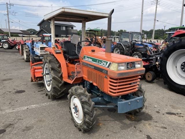 Tractor — Auction (lot 8458-2108)