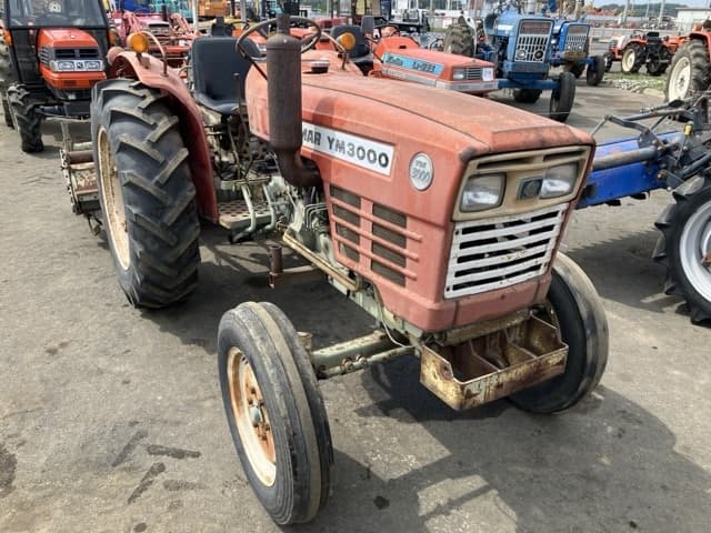 Tractor — Auction (lot 8458-2122)
