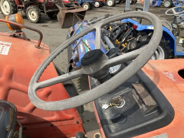 Tractor — Auction (lot 8458-2122)