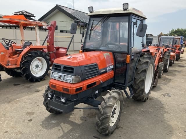 Tractor — Auction (lot 8458-2124)