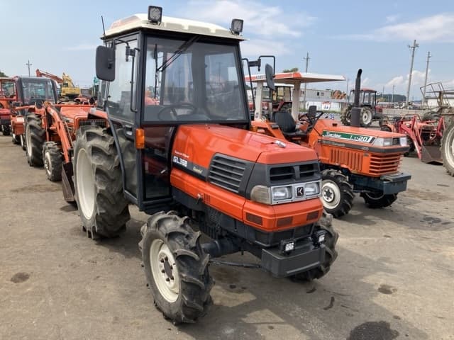 Tractor — Auction (lot 8458-2124)