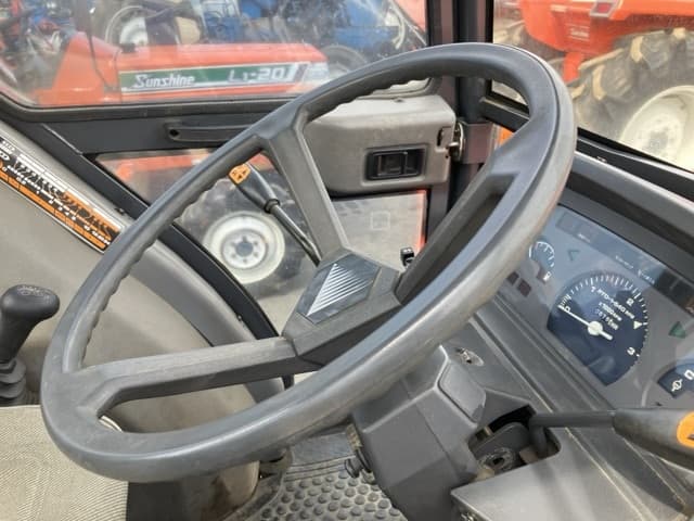 Tractor — Auction (lot 8458-2124)