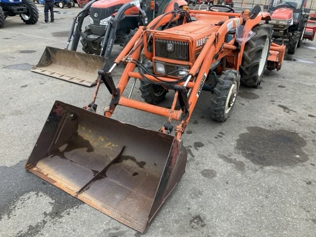 Tractor — Auction (lot 8458-2125)