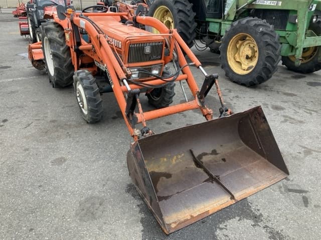 Tractor — Auction (lot 8458-2125)