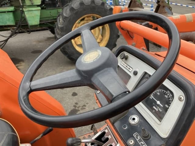 Tractor — Auction (lot 8458-2125)