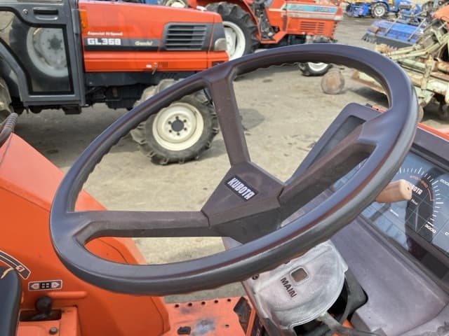Tractor — Auction (lot 8458-2137)
