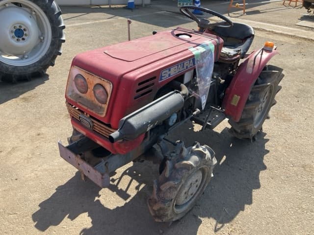 Tractor — Auction (lot 8458-2140)