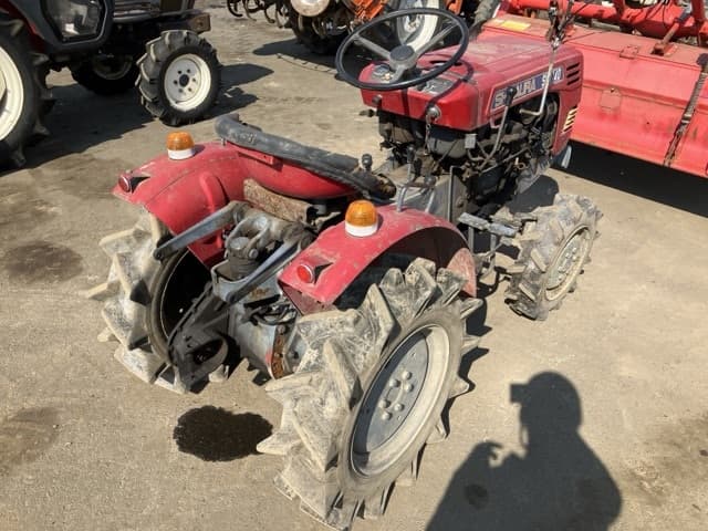 Tractor — Auction (lot 8458-2140)