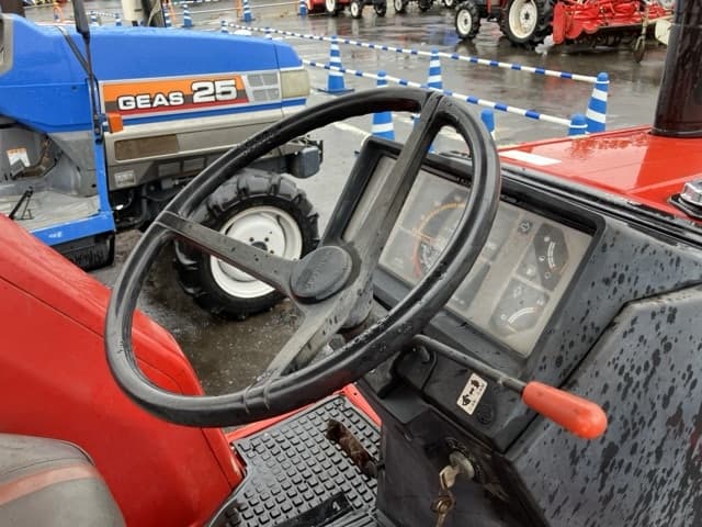 Tractor — Auction (lot 8458-2143)