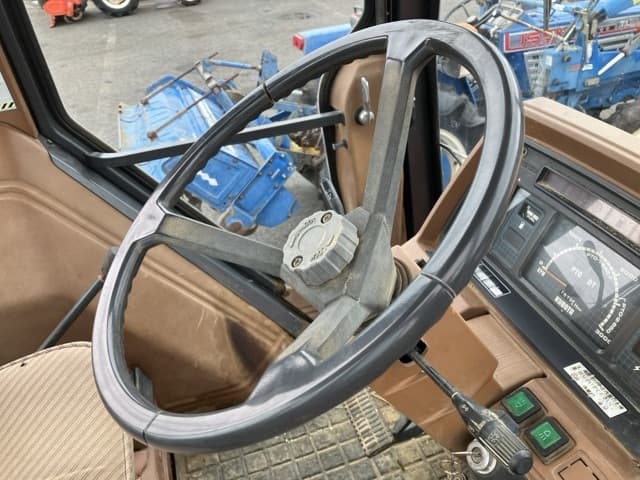 Tractor — Auction (lot 8458-2147)