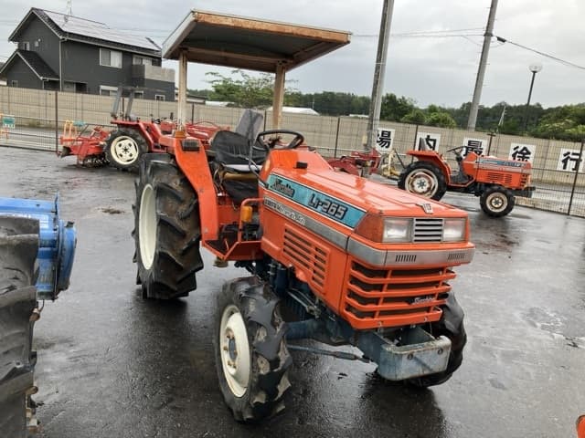 Tractor — Auction (lot 8458-2150)