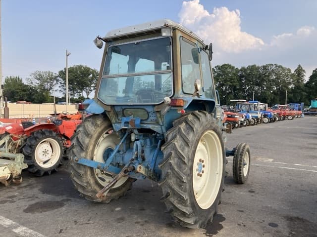 Tractor — Auction (lot 8458-2158)