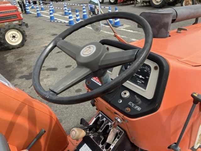 Tractor — Auction (lot 8458-2204)
