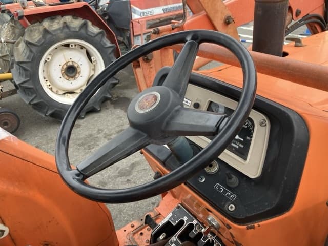 Tractor — Auction (lot 8458-2205)