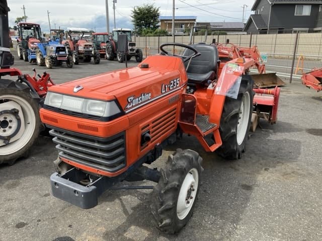 Tractor — Auction (lot 8458-2207)
