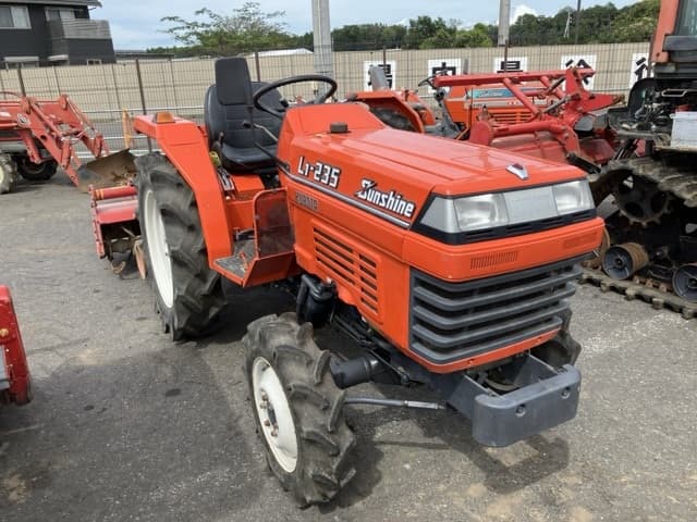 Tractor — Auction (lot 8458-2207)