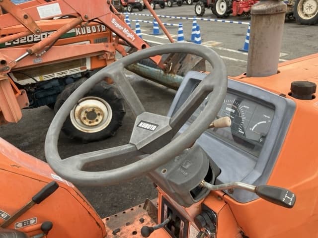 Tractor — Auction (lot 8458-2209)