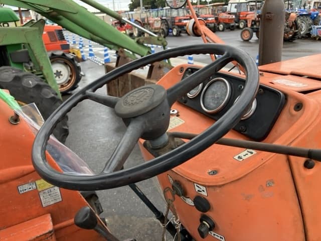 Tractor — Auction (lot 8458-2211)