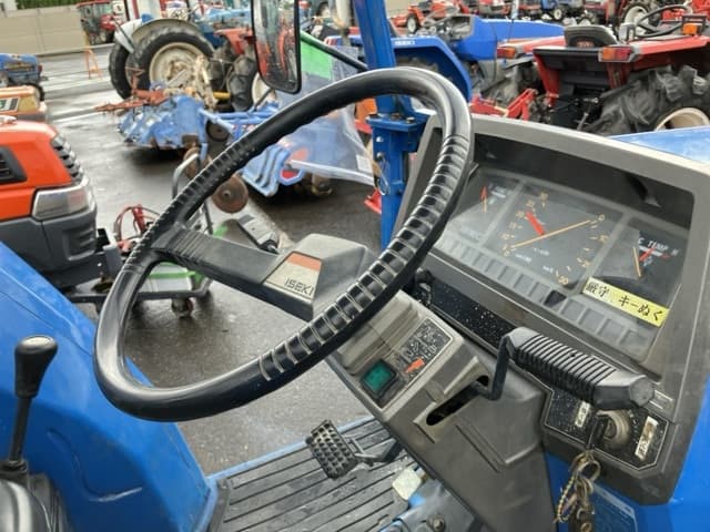 Tractor — Auction (lot 8458-2217)